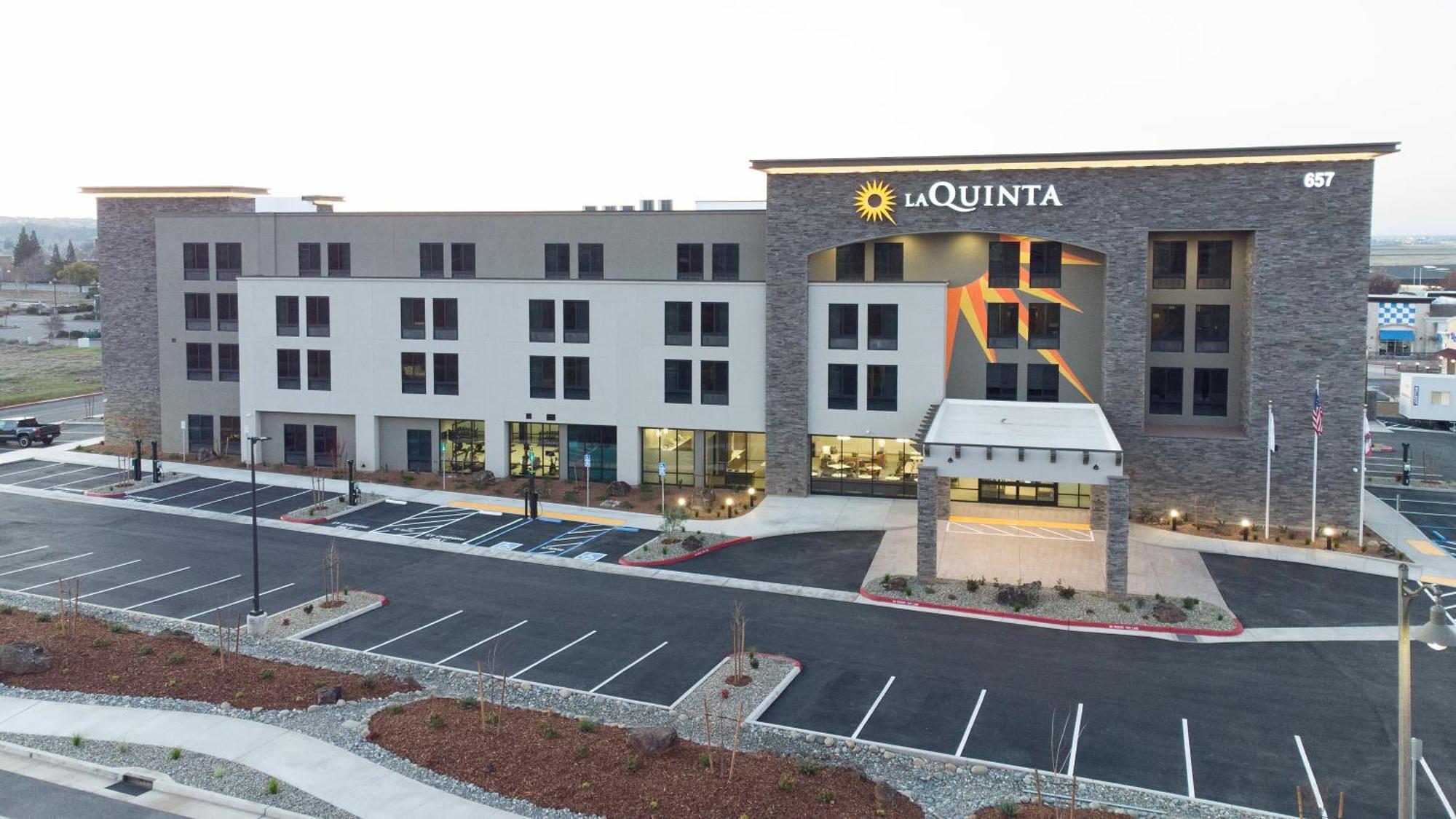 La Quinta Inn And Suites By Wyndham リンカーン エクステリア 写真