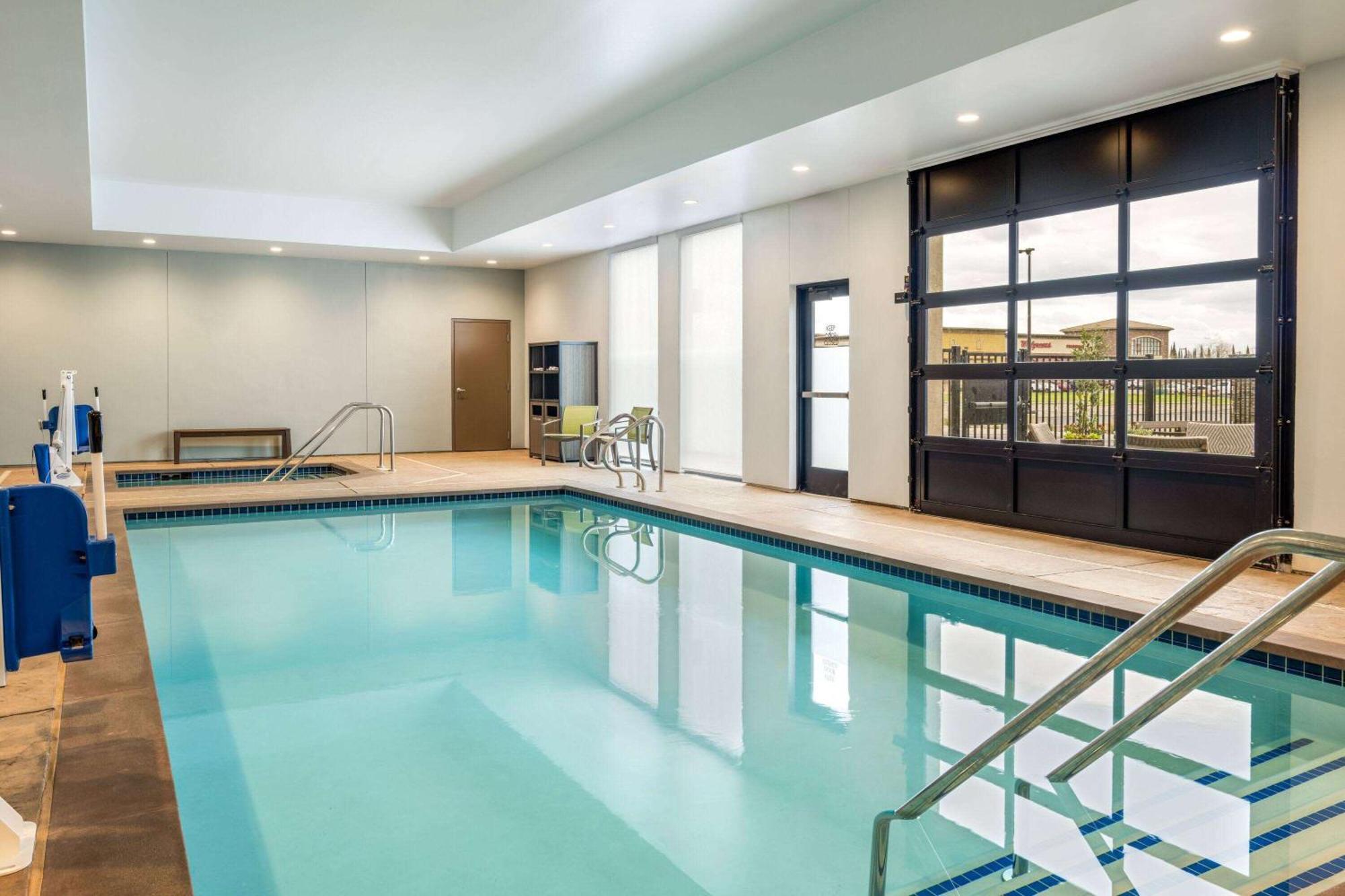 La Quinta Inn And Suites By Wyndham リンカーン エクステリア 写真